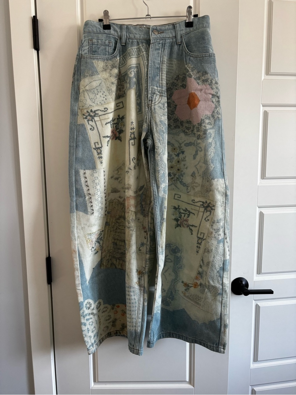 NWT Boutique BlueB Barrel Printed Denim Jeans 100% cotton size Medium - Picture 3 of 5